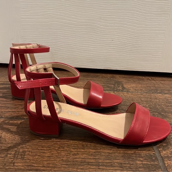 New Chelsea Crew Red Sandals - Picture 3 of 6